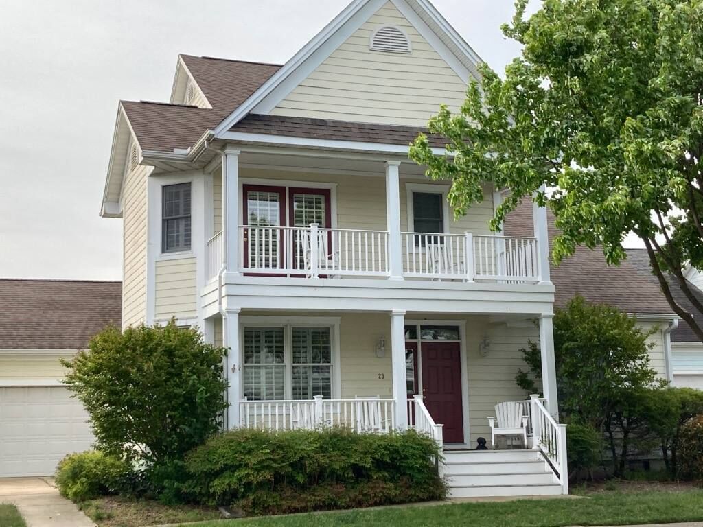 Large 5 bed/4 bath house with fence next to tennis courts in Bear Trap Dunes