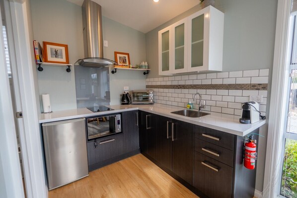 Frigorífic, microones, placa de cuina i torradora 