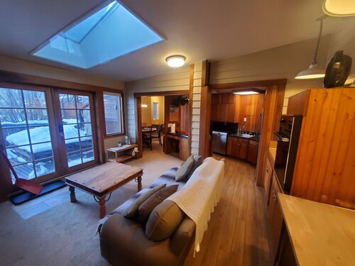 Cozy Downtown Guesthouse