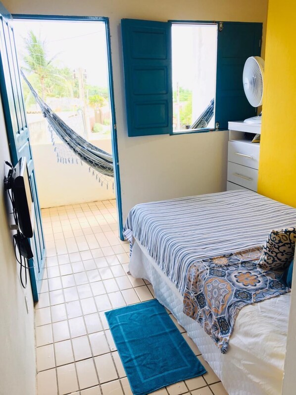1 habitación, tabla de planchar con plancha, wifi gratis y ropa de cama