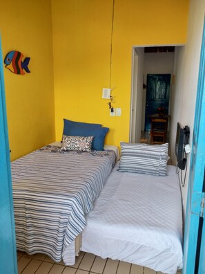 1 habitación, tabla de planchar con plancha, wifi gratis y ropa de cama