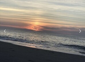 Sun loungers - Steps to the Beach Pet friendlyHouse. Pool & hot tub! 3 minute walk to beach! (Avon)