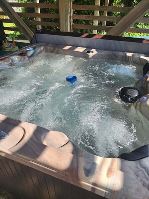 Outdoor spa tub - Steps to the Beach Pet friendlyHouse. Pool & hot tub! 3 minute walk to beach! (Avon)