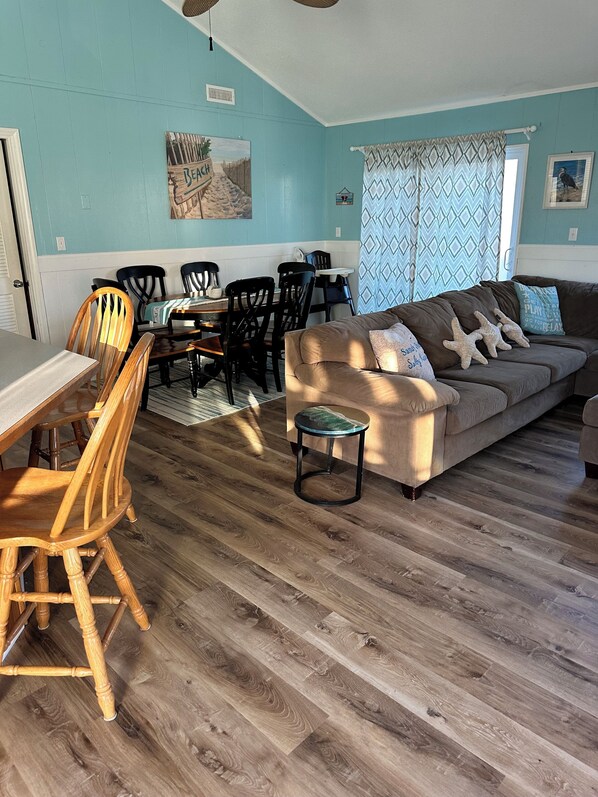 Smart-TV, Kamin, DVD-Player, Tischfußball