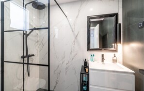Bathtub
