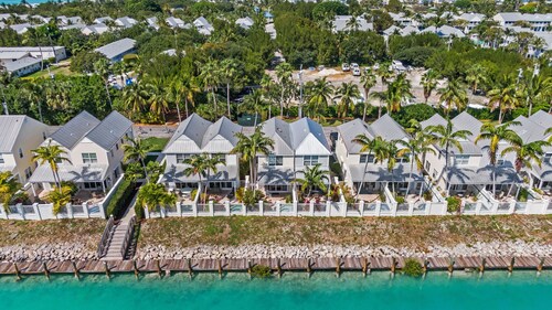 ★Remodeled tropical delight townhome★private plunge pool close to fun activities