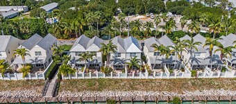 ★Remodeled tropical delight townhome★private plunge pool close to fun activities