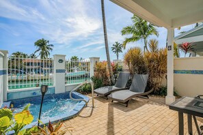 Outdoor pool - ★Remodeled tropical delight townhome★private plunge pool close to fun activities (Duck Key)