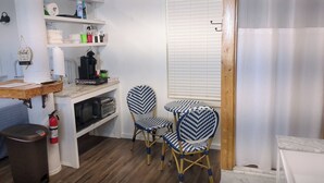 Interior - Charming studio with pier on Mobile bay (Fairhope)