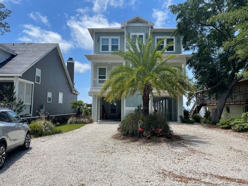 Charming studio with pier on Mobile bay