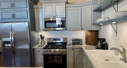 Historic 2 bed 2 bath downtown