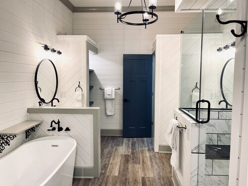 Historic 2 bed 2 bath downtown