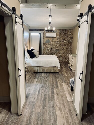 Historic 2 bed 2 bath downtown