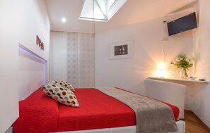 2 bedrooms, iron/ironing board, travel cot, free WiFi