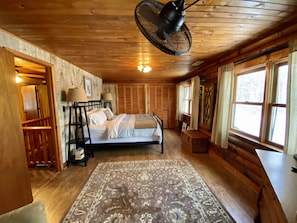 3 bedrooms, desk, iron/ironing board, free WiFi