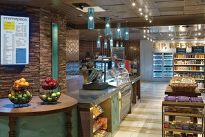 Gift shop - Marriott Surf Club, 2 BR, 2 bath Ocean view fully equipped villa | amenities    (Noord)