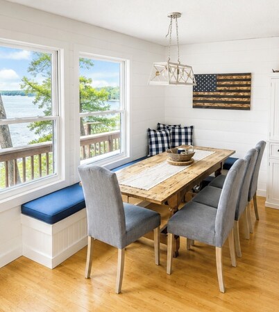 Lakefront, 3 Amazing Decks, Tennis/Pickle Ball, Boat Slip, Hot Tub, Bed Swing
