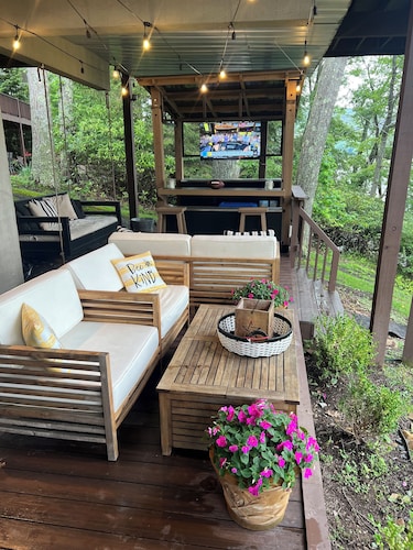 Lakefront, 3 Amazing Decks, Tennis/Pickle Ball, Boat Slip, Hot Tub, Bed Swing
