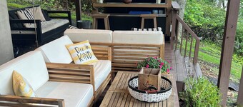 Lakefront, 3 Amazing Decks, Tennis/Pickle Ball, Boat Slip, Hot Tub, Bed Swing