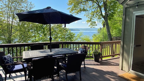 Lakefront, 3 Amazing Decks, Tennis/Pickle Ball, Boat Slip, Hot Tub, Bed Swing
