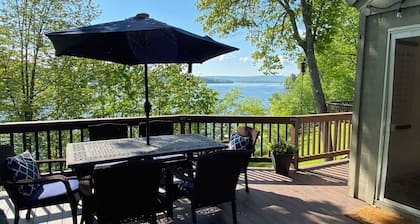 Lakefront, 3 Amazing Decks, Tennis/Pickle Ball, Boat Slip, Hot Tub, Bed Swing