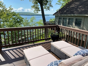 Terrace/patio - Lakefront, 3 Amazing Decks, Tennis/Pickle Ball, Boat Slip, Hot Tub, Bed Swing
 (Oakland)