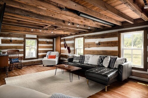 Walk to Old Rag | Hot Tub | Mountain Farmhouse