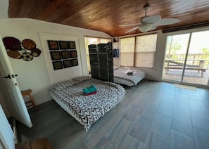 8 bedrooms, iron/ironing board, travel crib, WiFi - Sleeps 20+, 2 houses, Swim-Spa, hot tub, bachelor and party place (Tampa)