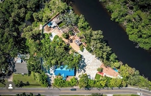 Exterior - Sleeps 20+, 2 houses, Swim-Spa, hot tub, bachelor and party place (Tampa)