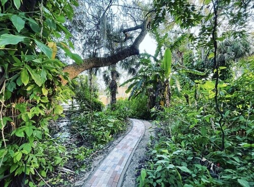 Sleeps 20+, 2 houses, Swim-Spa, hot tub, bachelor and party place