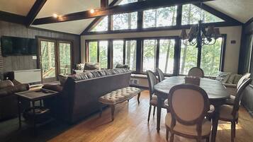 Smart TV, fireplace, stereo