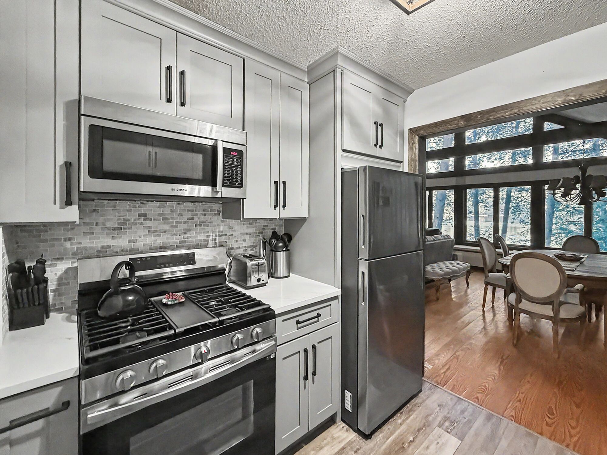 Coffee/tea maker, fridge, microwave, oven