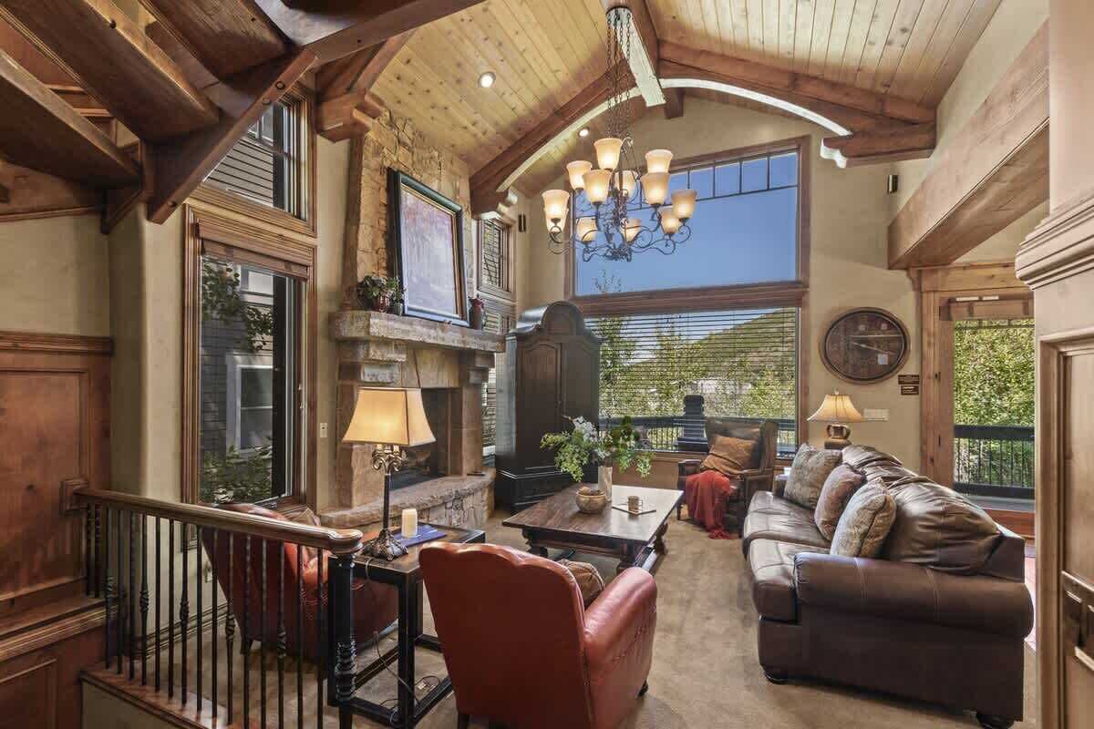 TV, fireplace, offices
