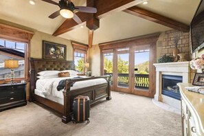 5 bedrooms, iron/ironing board, WiFi, bed sheets