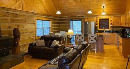 Stunning Cabin on Green River Lake