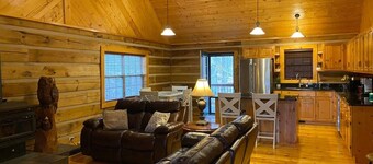 Stunning Cabin on Green River Lake