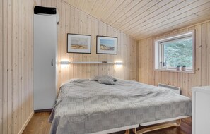 3 bedrooms, travel cot, free WiFi