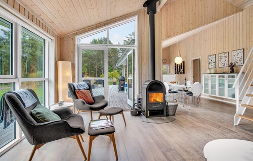 Cozy home in ålbæk with kitchen