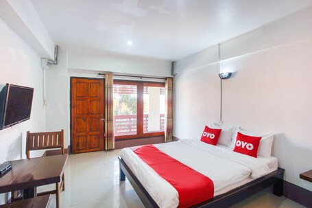 Escritorio, wifi gratis y ropa de cama