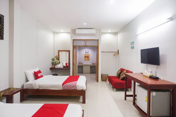 Deluxe Triple Room | Desk, free WiFi, bed sheets - OYO 75388 P2 Place (Chiang Khong)