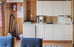 Fridge, stovetop, coffee/tea maker