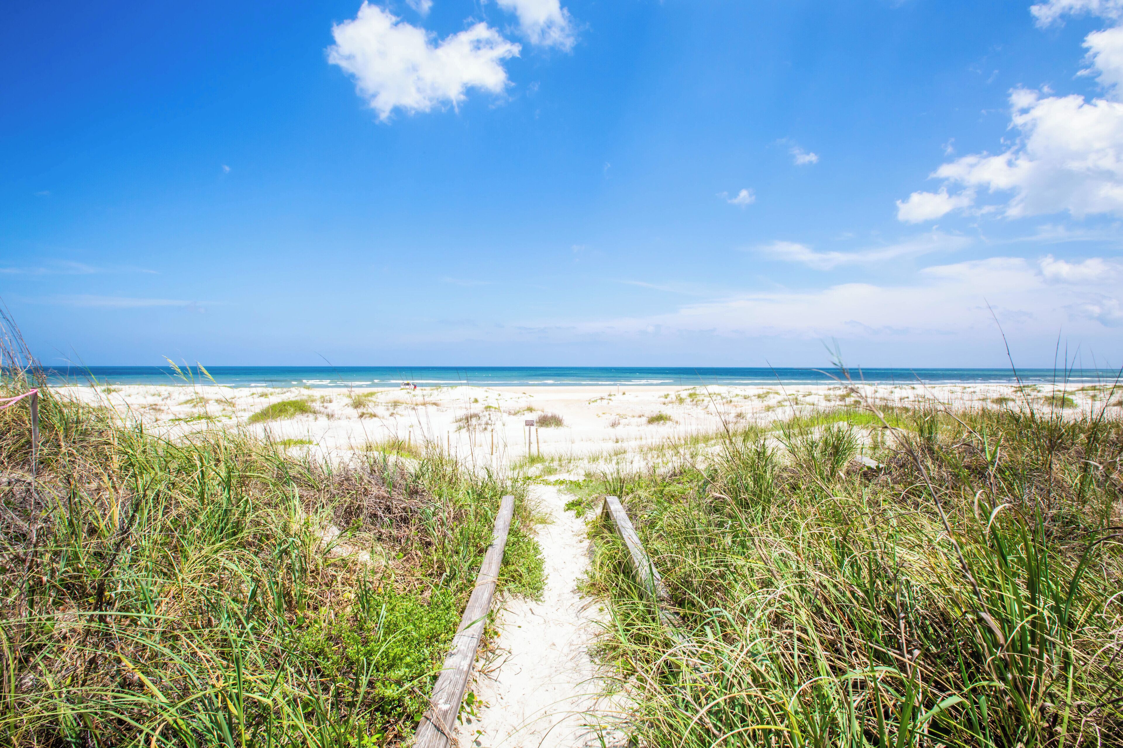Beach nearby, sun loungers, beach towels