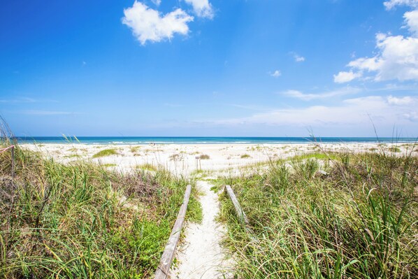 Beach nearby, sun-loungers, beach towels