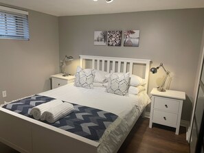 3 Schlafzimmer, Schreibtisch, Bügeleisen/Bügelbrett, Reisekinderbett
