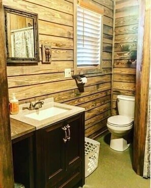 Bathroom - The Bunkhouse (Ponca)