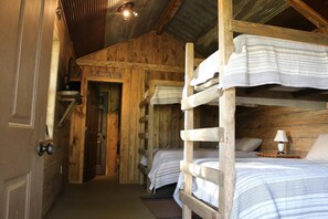 Room - The Bunkhouse (Ponca)