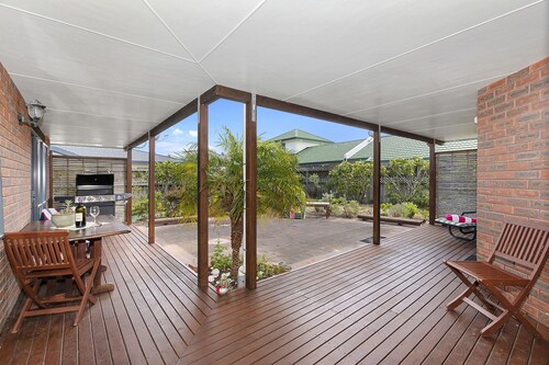 Bream Bay Bach - Ruakaka Holiday Home