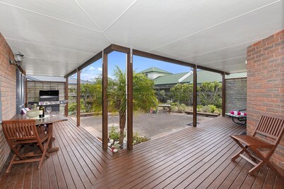 Bream Bay Bach - Ruakaka Holiday Home