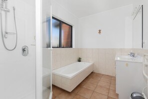 Bathtub