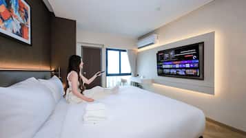 Blackout drapes, free WiFi, bed sheets